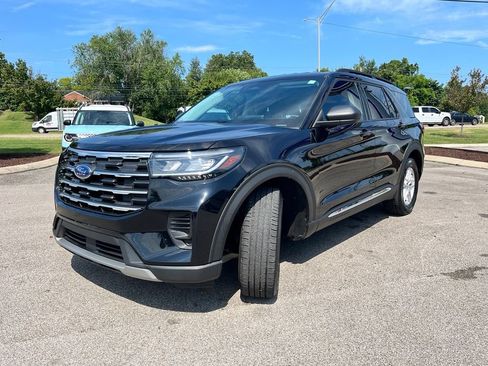 Used 2025 Ford Explorer Active RWD image 3