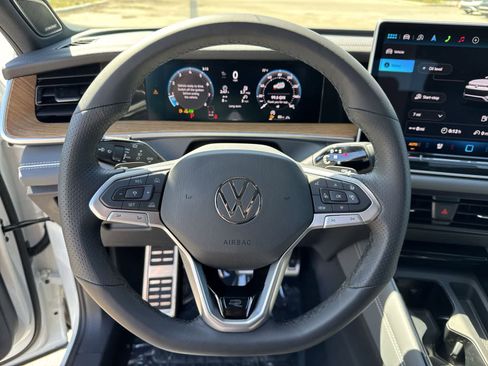 New 2026 Volkswagen Tiguan SEL R-Line AWD/4WD image 22