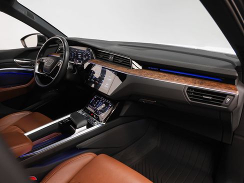 Used 2019 Audi e-tron Prestige AWD/4WD image 25