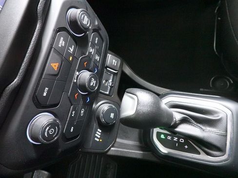 Used 2023 Jeep Renegade Latitude AWD/4WD image 14