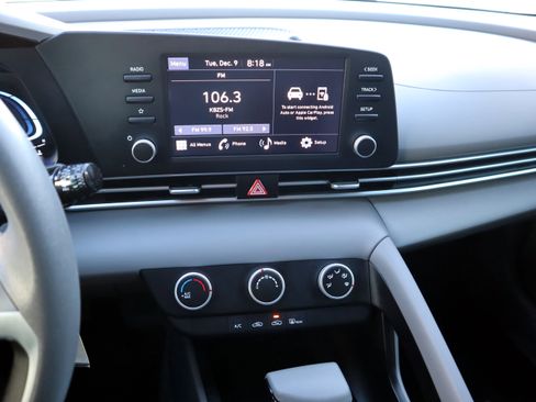 Used 2024 Hyundai Elantra SE image 21