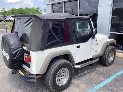 Used 2006 Jeep Wrangler X AWD/4WD image 13
