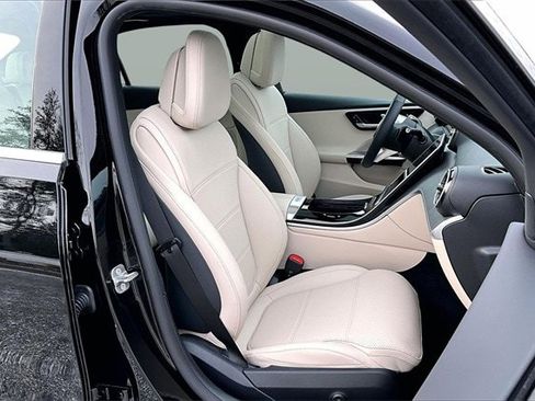 Certified 2025 Mercedes-Benz C 300 4MATIC Sedan image 32