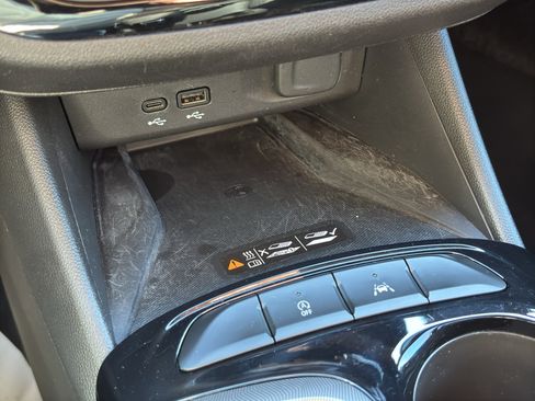 Used 2024 Buick Envista Sport Touring w/ Convenience I Package FWD image 23