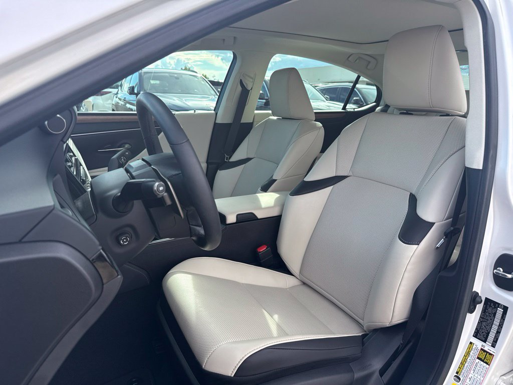 Used 2025 Lexus ES 350 w/ Premium Package FWD image 13
