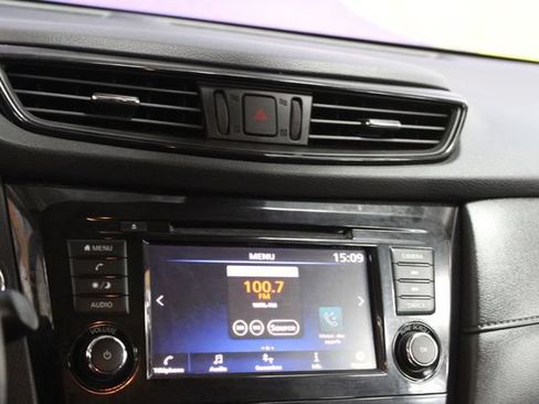 Used 2019 Nissan Rogue SV AWD/4WD image 18
