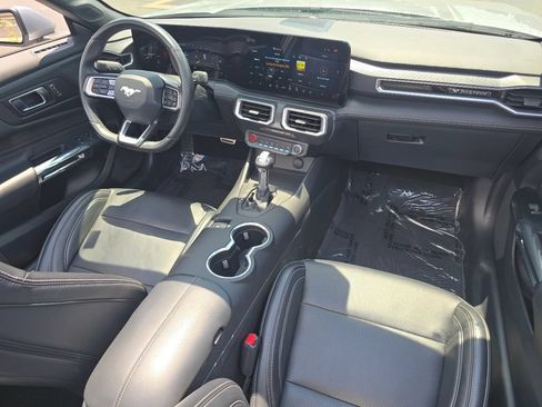 Used 2025 Ford Mustang Premium RWD image 31