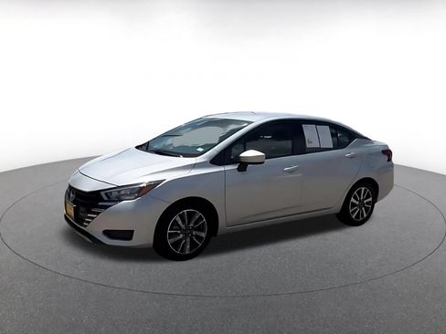 Used 2025 Nissan Versa SV FWD image 7