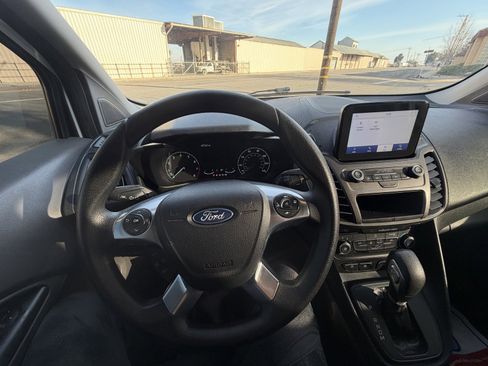 Used 2022 Ford Transit Connect XLT image 10