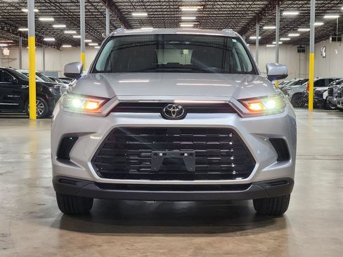 Used 2024 Toyota Grand Highlander AWD image 2