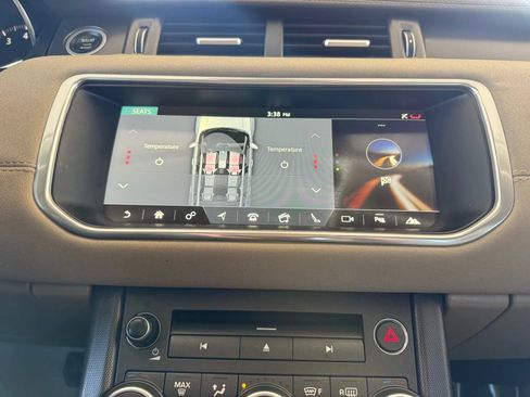 Used 2019 Land Rover Range Rover Evoque SE Premium image 35