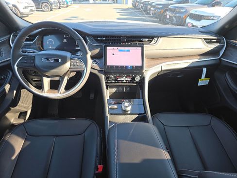 New 2025 Jeep Grand Cherokee Limited image 2