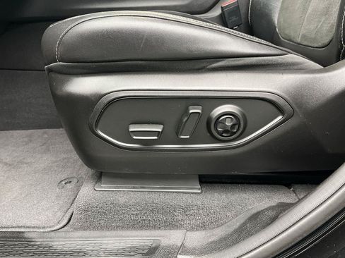 Used 2022 Jeep Grand Cherokee Altitude AWD/4WD image 9