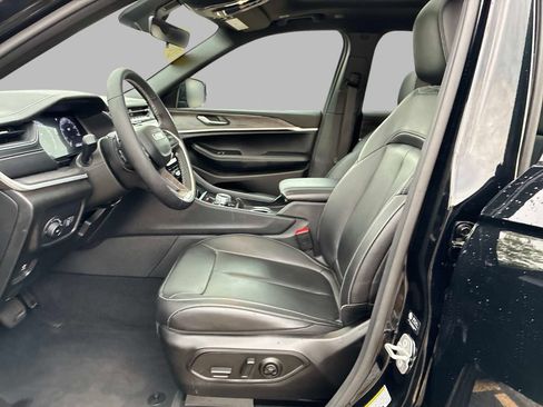 Certified 2025 Jeep Grand Cherokee Limited AWD/4WD image 17