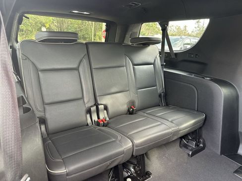Used 2024 Chevrolet Suburban Premier image 19