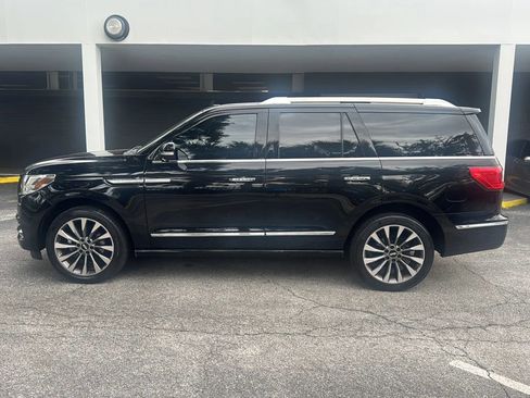 Used 2019 Lincoln Navigator Select RWD image 2
