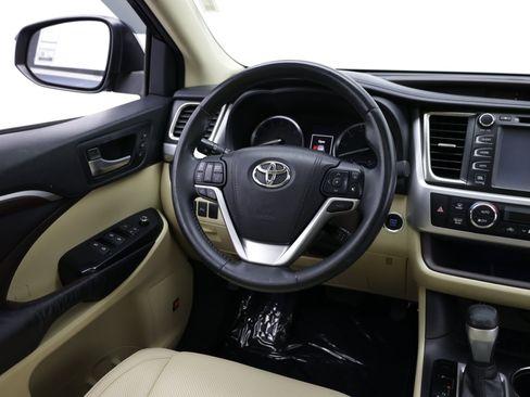 Used 2016 Toyota Highlander Limited w/ Driver Technology Package FWD image 35