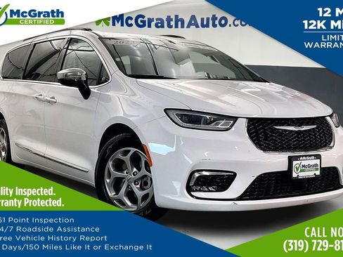 Used 2023 Chrysler Pacifica Limited FWD image 1