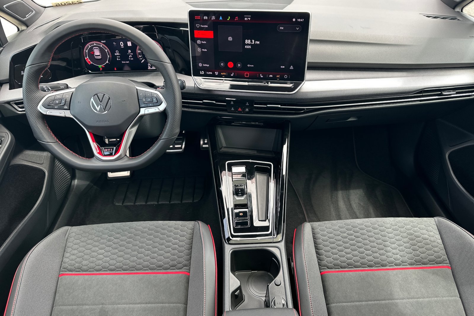 New 2026 Volkswagen GTI SE FWD image 11