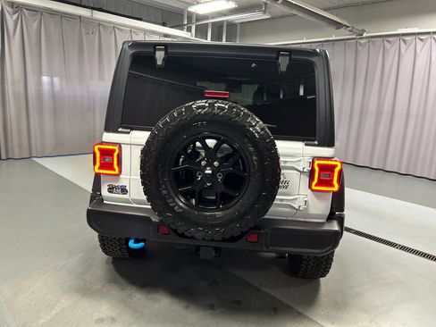 Used 2024 Jeep Wrangler Unlimited image 6