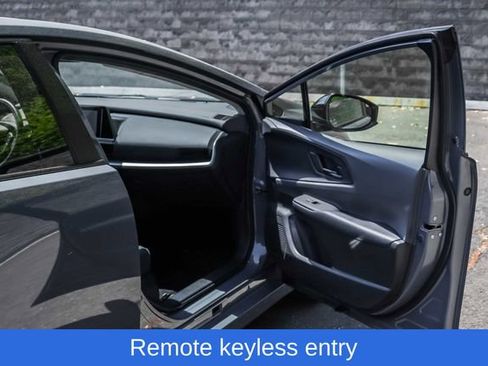 Used 2025 Toyota Prius LE FWD image 17