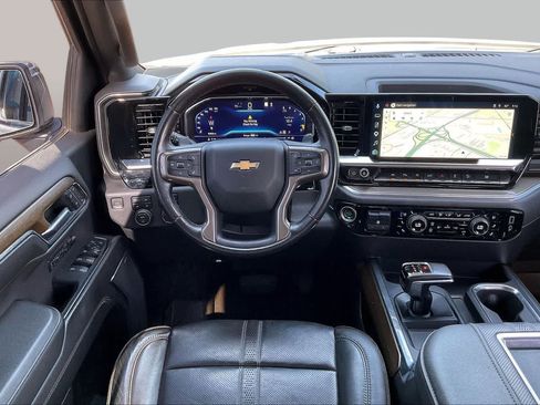 Used 2022 Chevrolet Silverado 1500 High Country w/ Z71 Off-Road Package AWD/4WD image 7