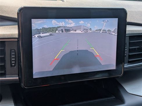 Used 2020 Ford Explorer XLT w/ Equipment Group 202A RWD image 17