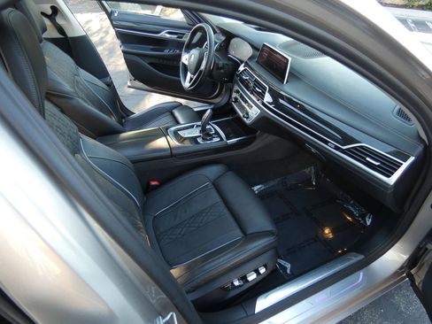 Used 2020 BMW 750i xDrive w/ Executive Package image 24