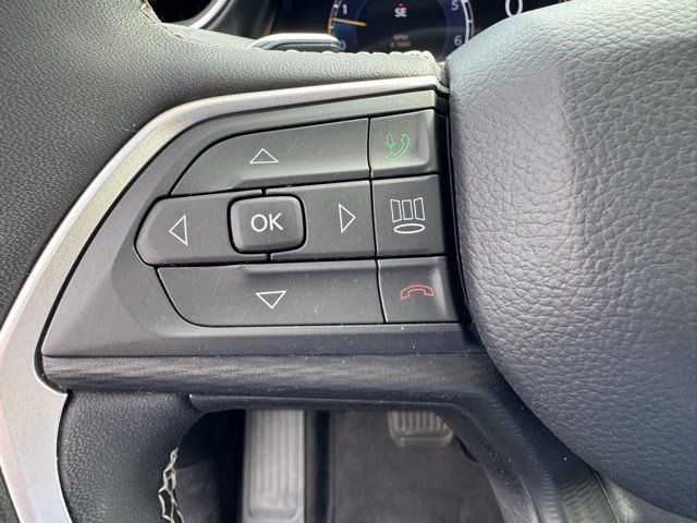 Used 2023 Jeep Grand Cherokee Altitude AWD/4WD image 14