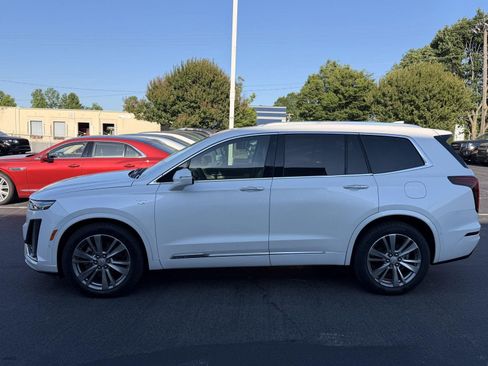 Used 2023 Cadillac XT6 Premium Luxury w/ Technology Package FWD image 28
