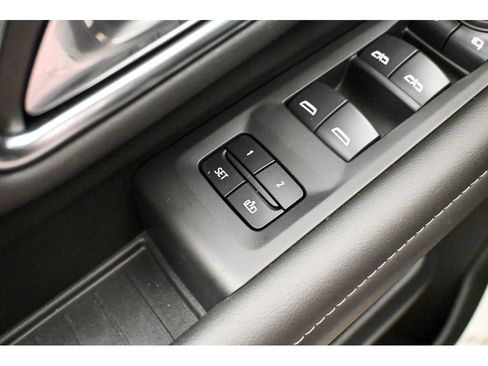 Used 2024 Chevrolet Tahoe Z71 w/ Z71 Off-Road Package AWD/4WD image 34