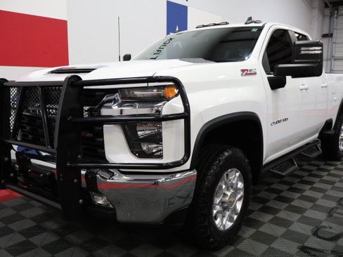Used 2022 Chevrolet Silverado 2500 LT w/ Convenience Package AWD/4WD image 3