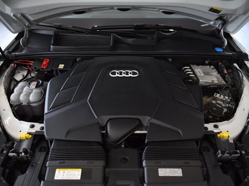 Used 2023 Audi Q7 3.0T Premium Plus w/ Premium Plus Package AWD/4WD image 30