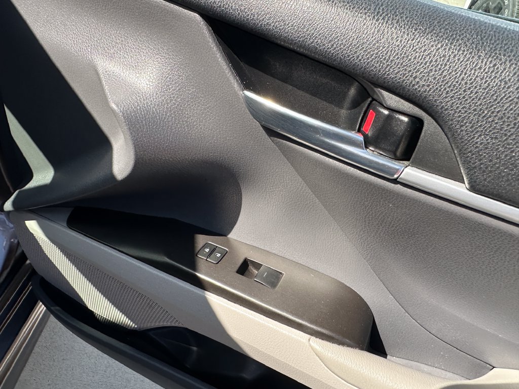 Used 2022 Toyota Camry SE FWD image 19
