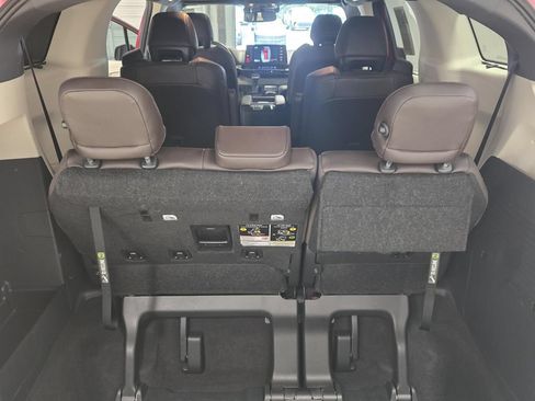 Used 2024 Toyota Sienna Platinum FWD image 35