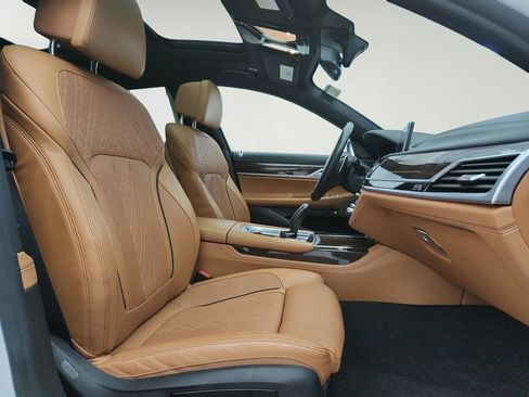 Used 2019 BMW 750i xDrive w/ Executive Package AWD/4WD image 31