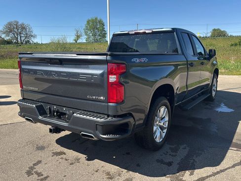 Used 2019 Chevrolet Silverado 1500 Custom w/ Custom Convenience Package AWD/4WD image 6