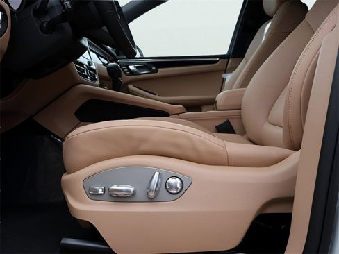 New 2026 Porsche Macan image 36