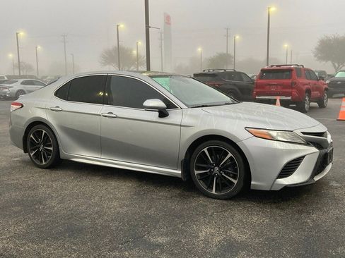 Used 2019 Toyota Camry XSE image 2