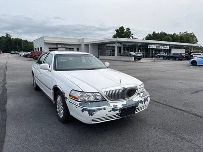 Used 2005 Lincoln Town Car Signature Limited