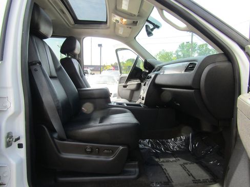 Used 2011 Chevrolet Avalanche LT w/ Luxury Package image 10