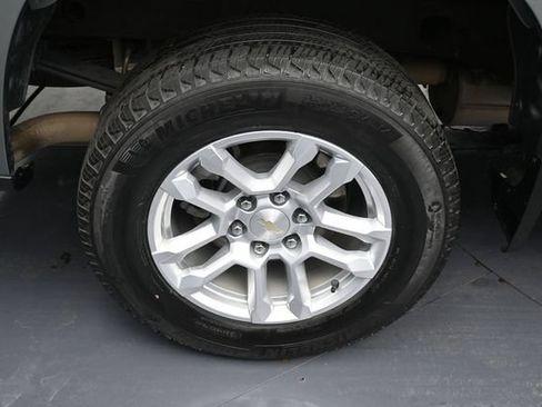 Used 2023 Chevrolet Silverado 1500 LT AWD/4WD image 22