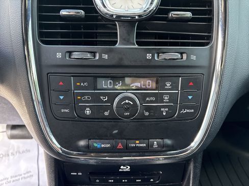 Used 2015 Chrysler Town & Country S w/ Driver Convenience Group FWD image 28
