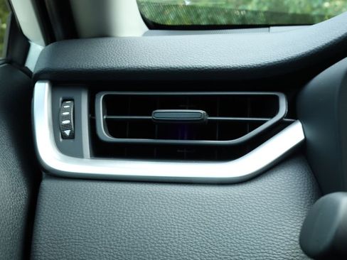 Used 2025 Toyota RAV4 XLE image 30