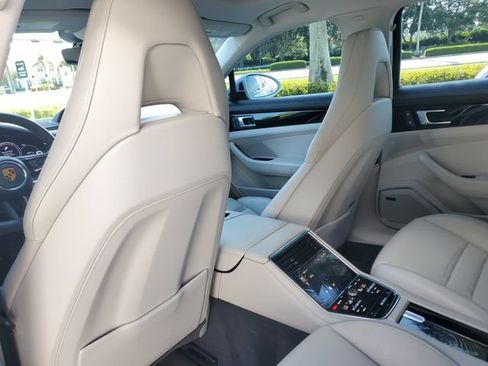 Used 2023 Porsche Panamera RWD image 14