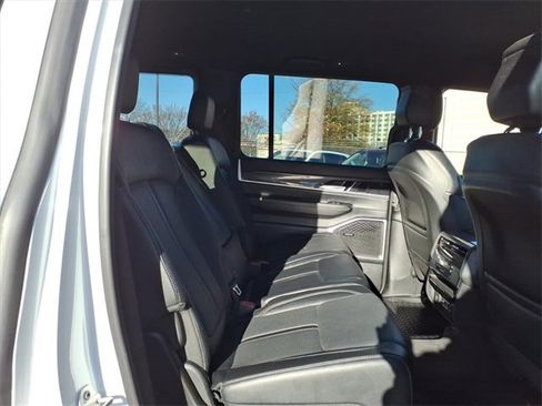 Used 2022 Jeep Wagoneer Series III image 17