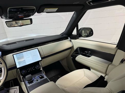Used 2023 Land Rover Range Rover Long Wheelbase SE image 37