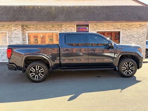 Used 2024 GMC Sierra 1500 AT4 w/ Technology Package AWD/4WD image 4