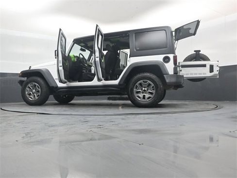 Used 2017 Jeep Wrangler Unlimited Rubicon image 53