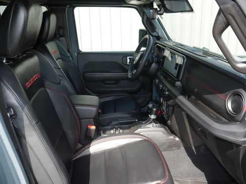 Used 2025 Jeep Gladiator Rubicon AWD/4WD image 28
